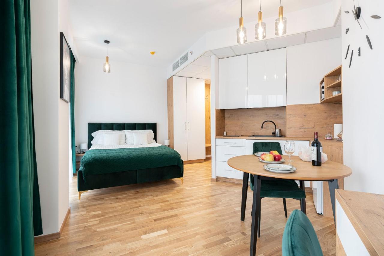 Apartamenty Wola Tower ワルシャワ エクステリア 写真