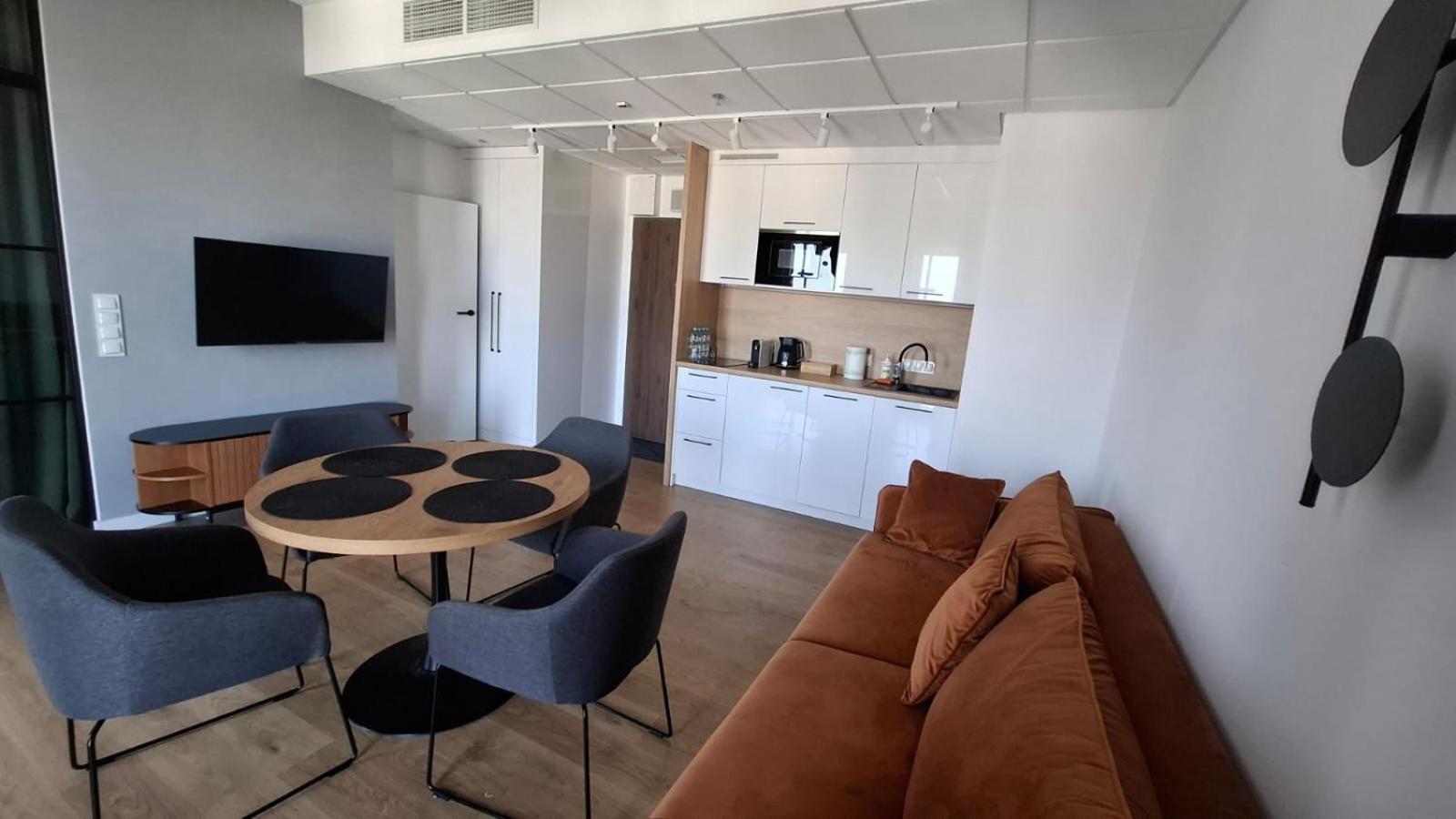 Apartamenty Wola Tower ワルシャワ エクステリア 写真