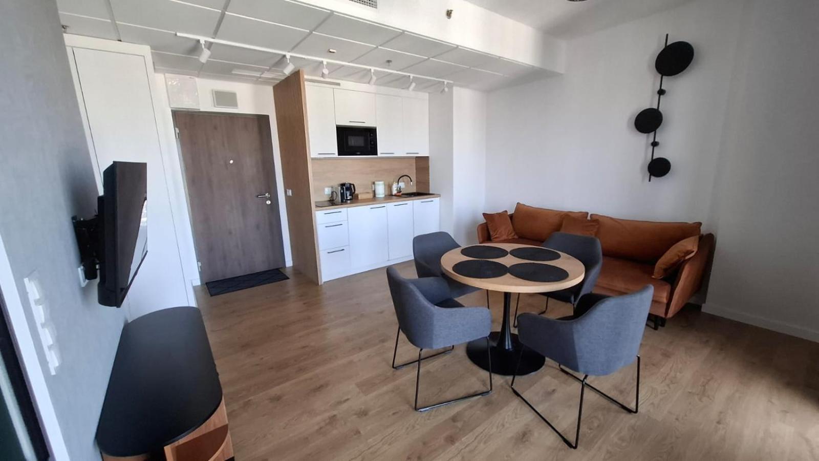 Apartamenty Wola Tower ワルシャワ エクステリア 写真
